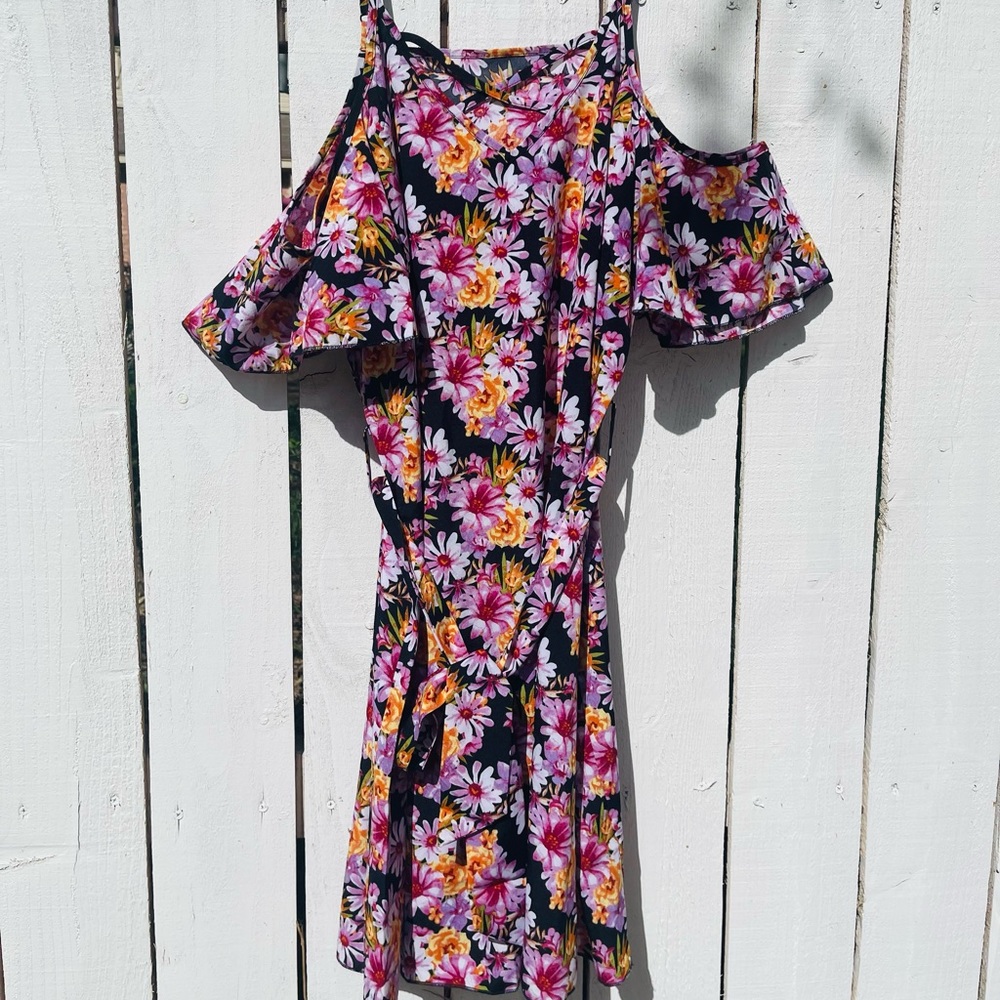 SHEIN Emery Rose Floral Off the shoulder belted dress. Size 8/10.